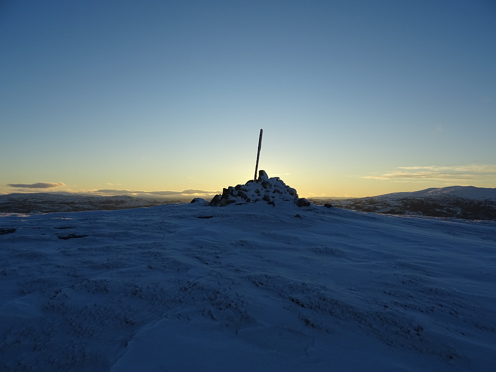 Toppvarden på Elstadfjellet i motsol