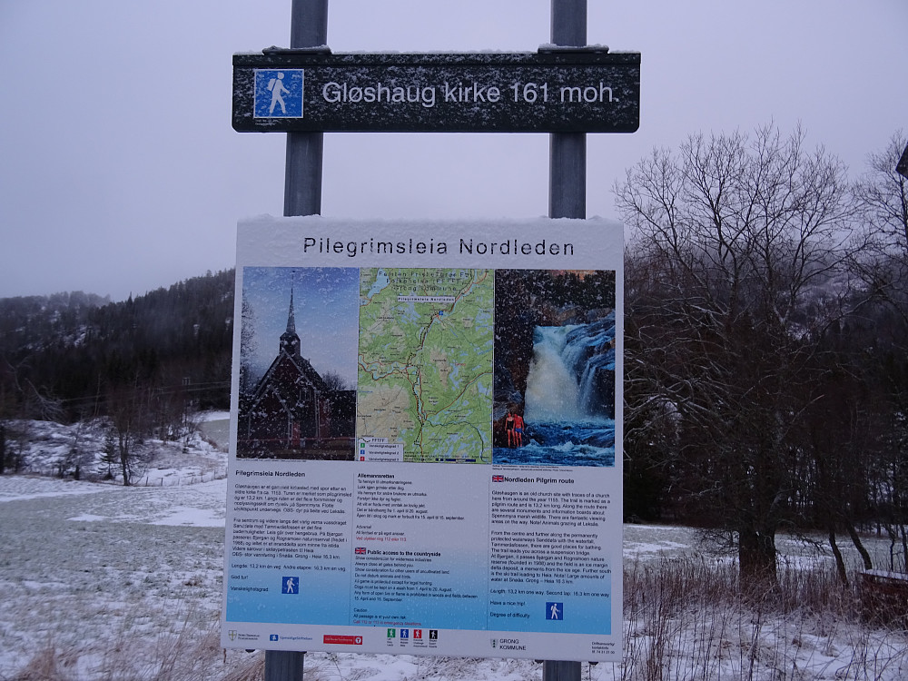 Parkering ved Gløshaug kirke.