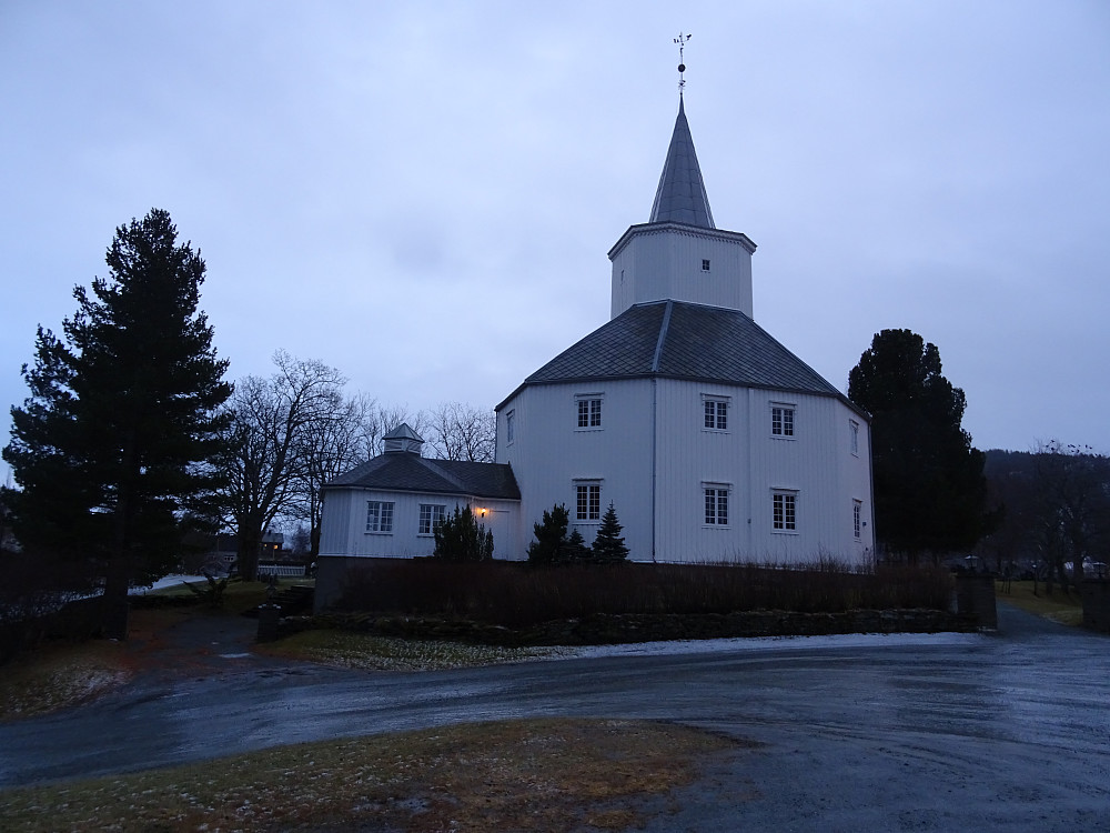 Parkering ved Buvik Kirke