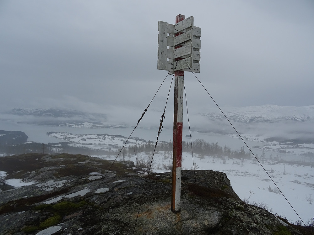 Trigpunktet sør på Jensokfjellet (378 moh)