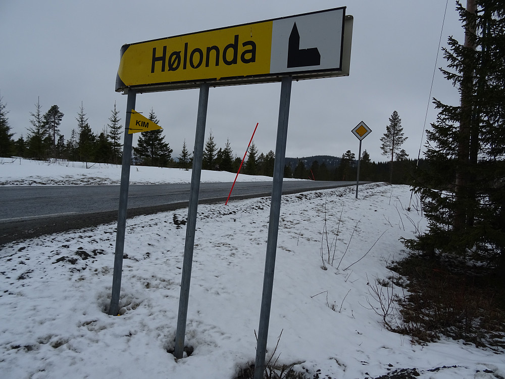 Herfra går det merket rute til toppen av Langåsåsen