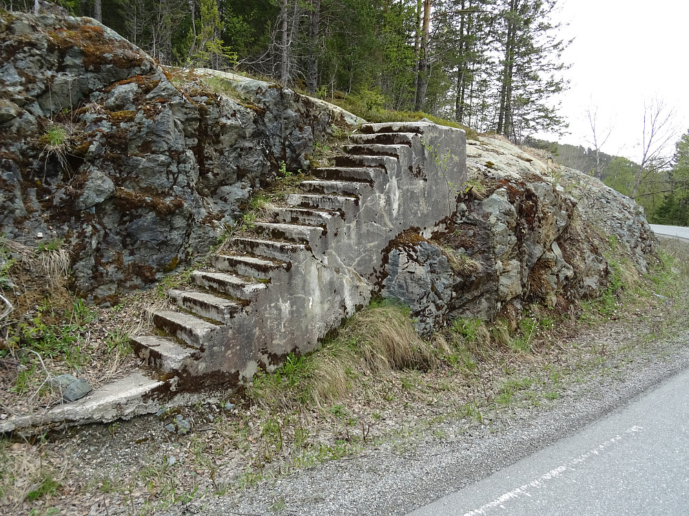 Artig trapp ved Benna. Kanskje det er mulig å lage slike trapper på de bratteste partiene på Store Skagastølstind? Lett joggetur til Storen
