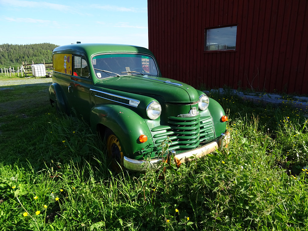 En gammel Opel Olympia ved Grøtan