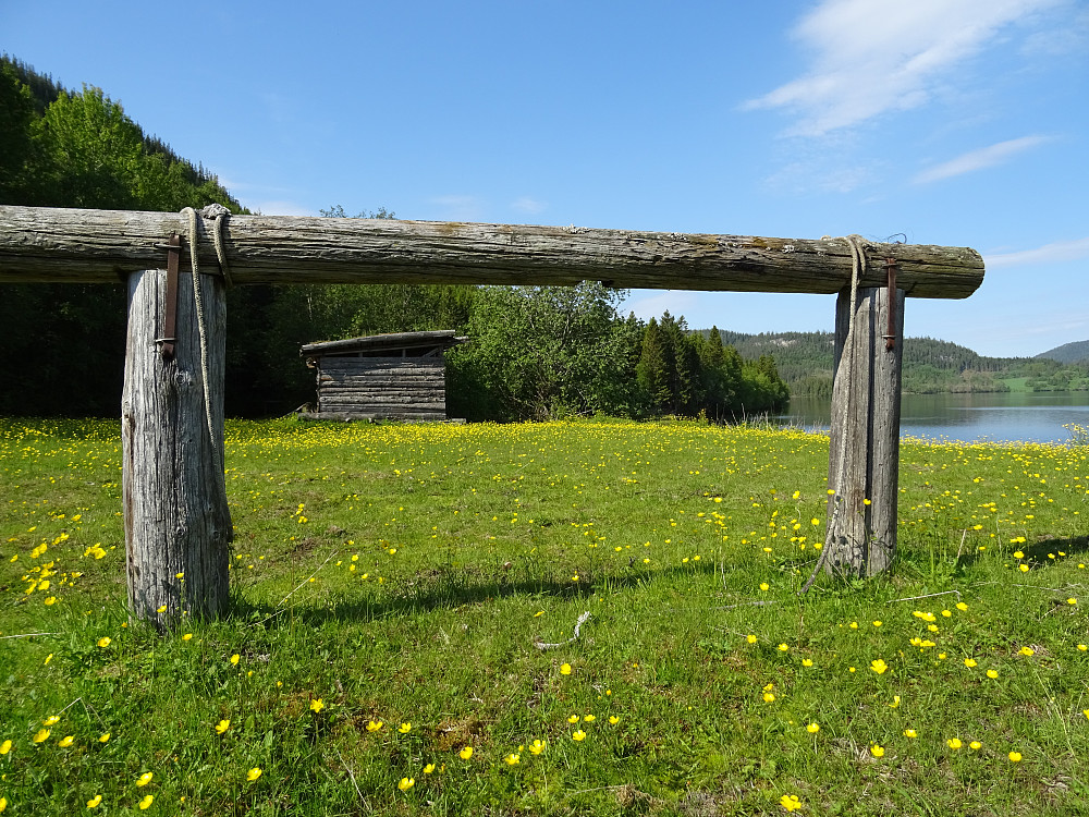Her kan du fortøye hesten og slappe av i gapahuken