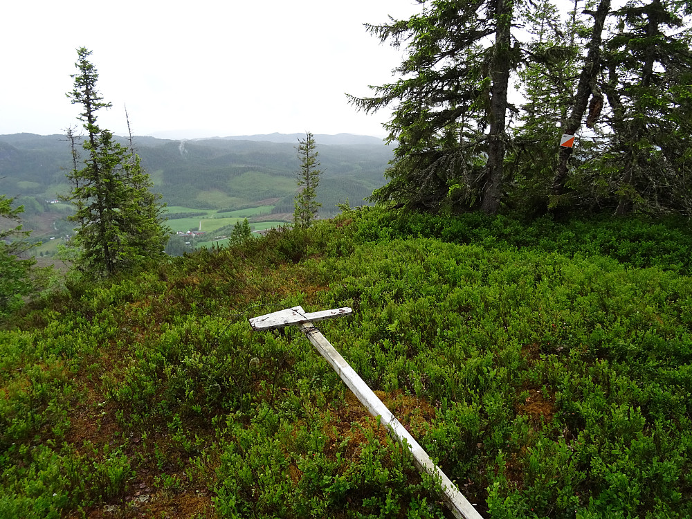 Trigpunktrester på Almåsåsen med god utsikt