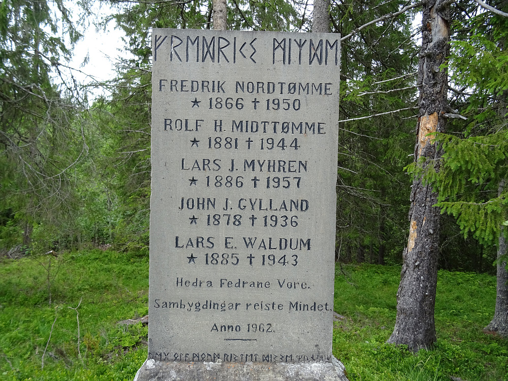 Minneplate fra krigen ved Nordtømmesvollen. Her er det mulig å parkere