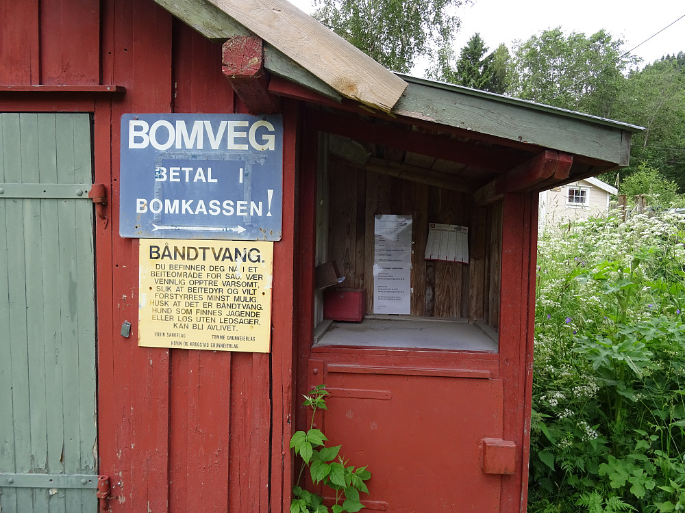 Prestvollveien er bomvei. Kr 50 i avgift med cash, vipps eller bankkonto.