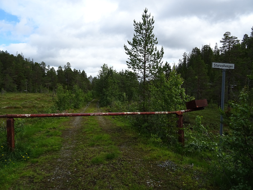 Her starter Storvollvegen