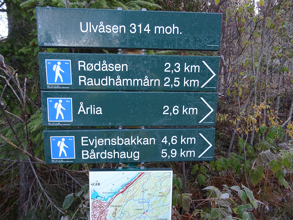 Fra Ulvåsen parkering fulgte jeg den stengte bomveien mot Årlia