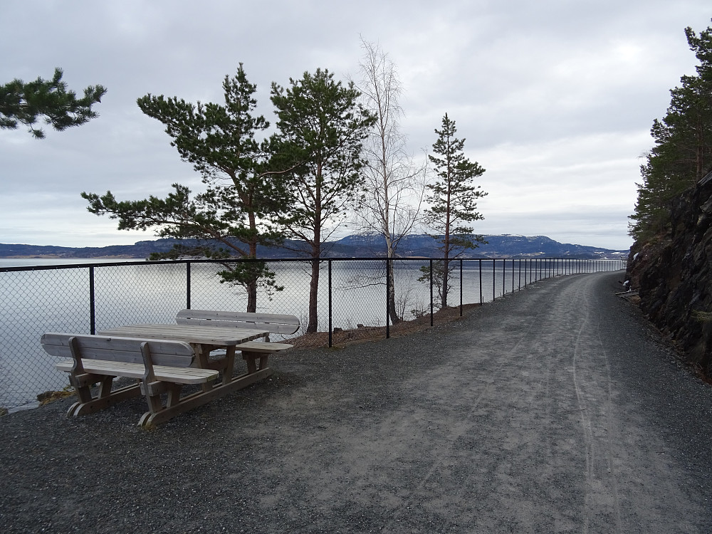 Den nedlagte jernbanelinja fra Hommelvik til Muruvik har blitt en populær tursti. (Malvikstien)