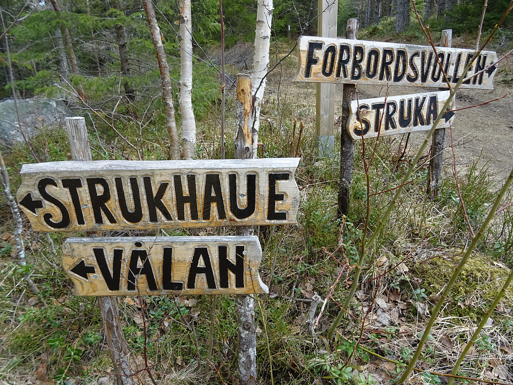 Infoskilt av gammel årgang