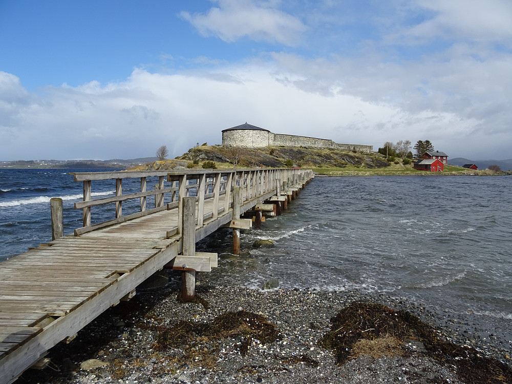 Bru over til Steinvikholmen