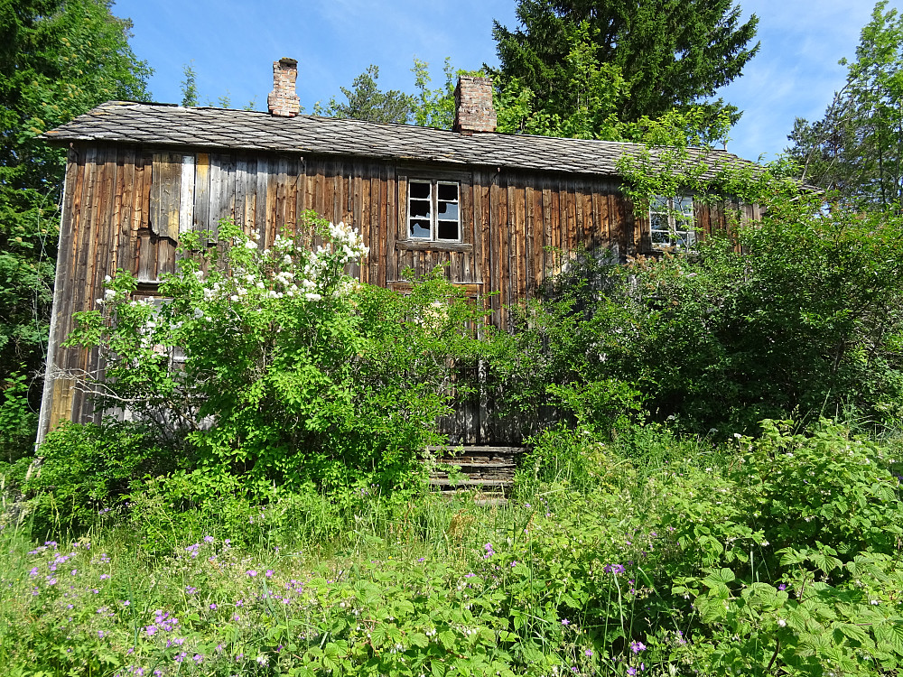 Dette huset er fraflyttet for mange år siden