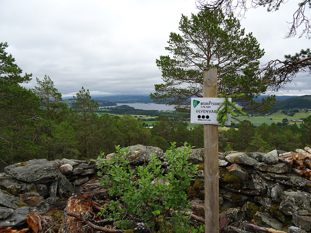 Den store varden på Ulvenvarden med utsikt mot Snåsavannet