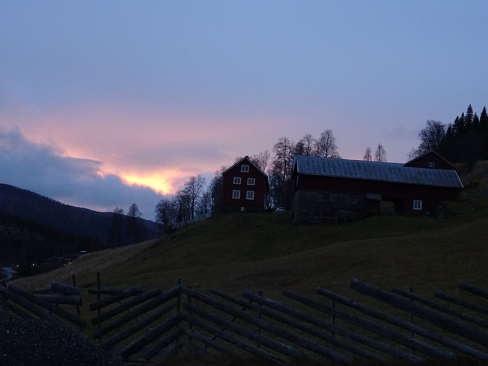 Avsluttet turen med solnedgang i Oppigården. Farvel Pe Torsa