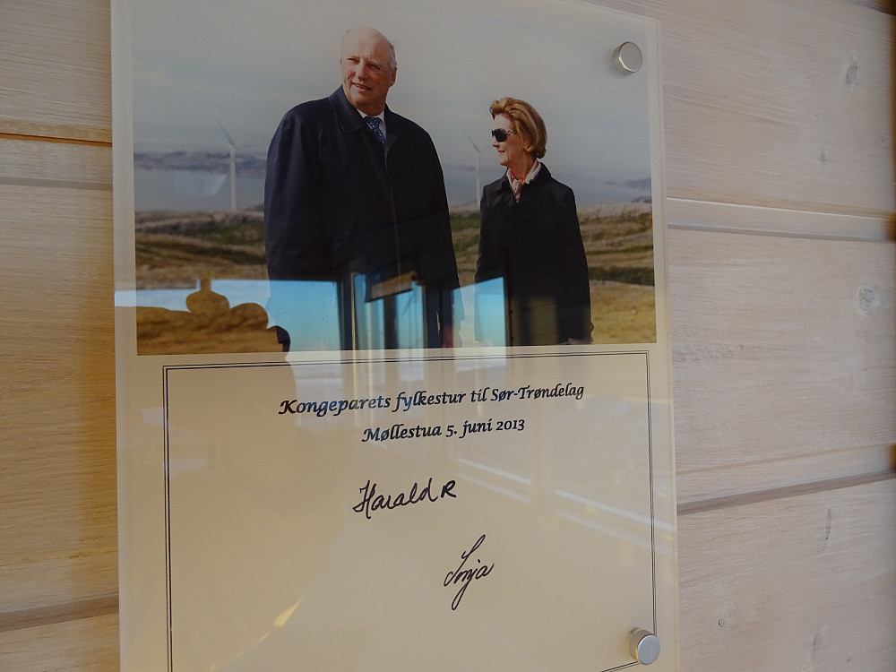 Kong Harald og Dronning Sonja har vært på Møllestua