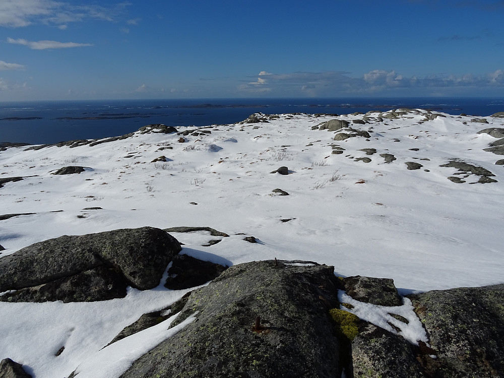 Trigpunktet på Kiransfjellet 15 meter nord for varden