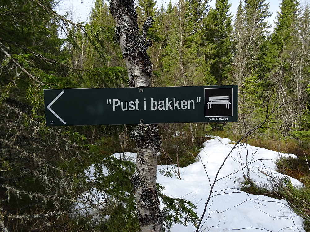I gapahuken på toppen av trappa er det godt med et pust i bakken