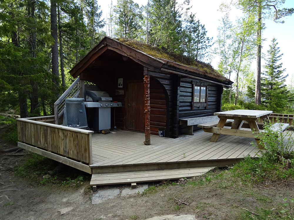 Vegardbu på stien opp til Koksåsen