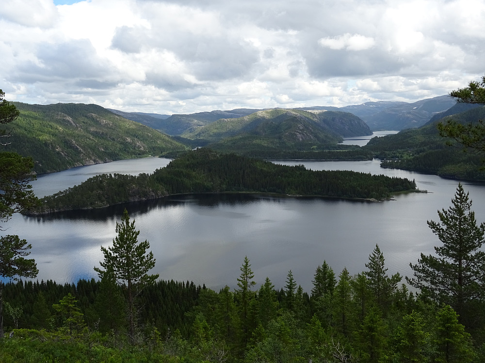 Utsikt mot Lissøya og Straumen til høyre