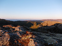 Sørtoppen av Skardfjellet med Nordtoppen til høyre i sola