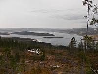 Fin utsikt mot Selbusjøen, Sessåøya og Pf100 toppen Høgneset på halvøya Flønesneset
