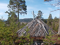 Passerte denne flotte gamma. Snø på Vassfjellet bak.