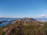 Utsikt mot Steinsfjellet og Hundhammerfjellet med vindmøller