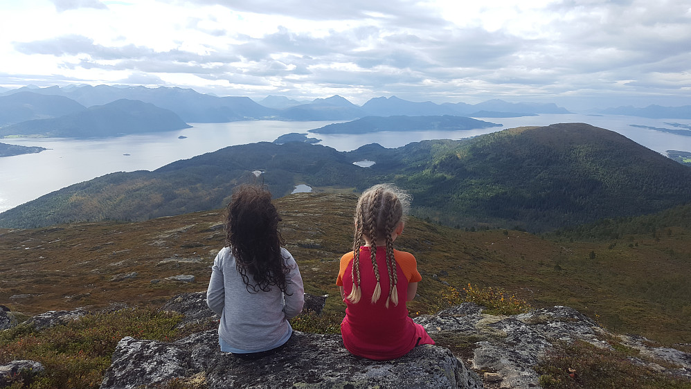 ikke langt igjen nå. Nyter synet av Nesjestranda.