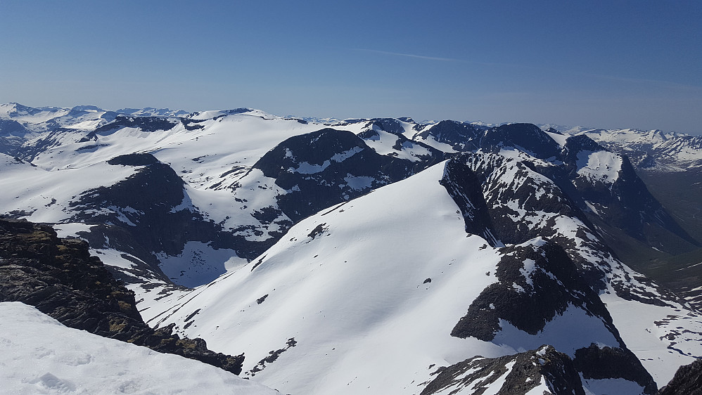 Austre Småholtinden sett fra Alnestinden