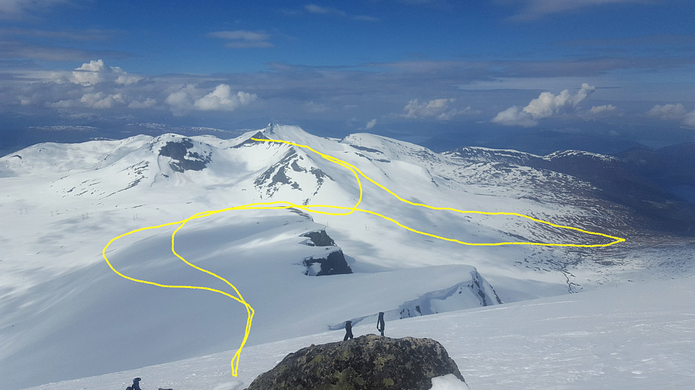 Oversiktsbilde tatt fra siste topp (Ryssdalsnebba)