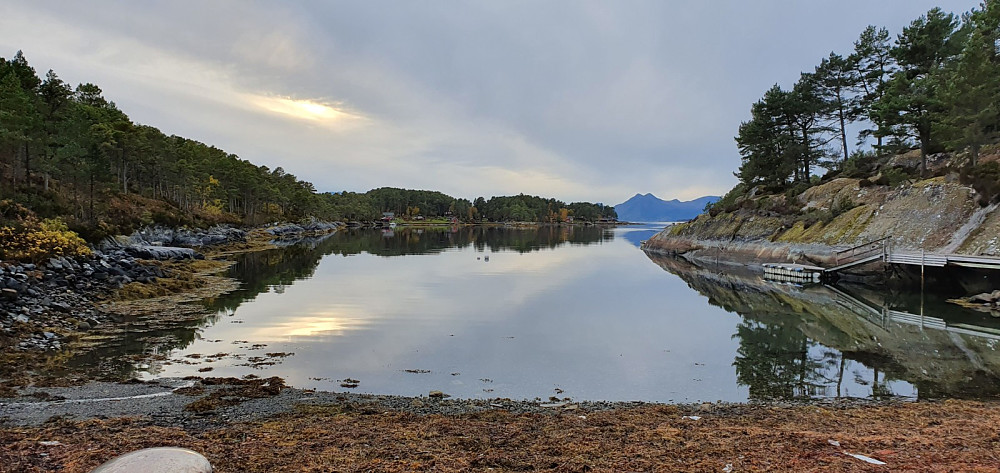 Tok feil sti ved Islandsvika og endte opp i vanskelig terreng for å finne stien igjen