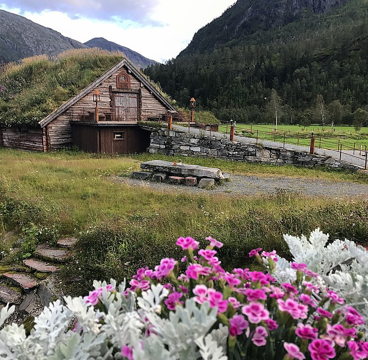 Butikken på låven: Kårvatn fjellutstyr