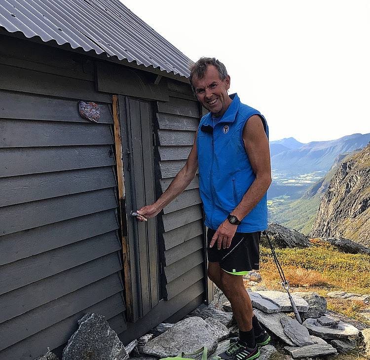 Smal dør: 40 cm :)