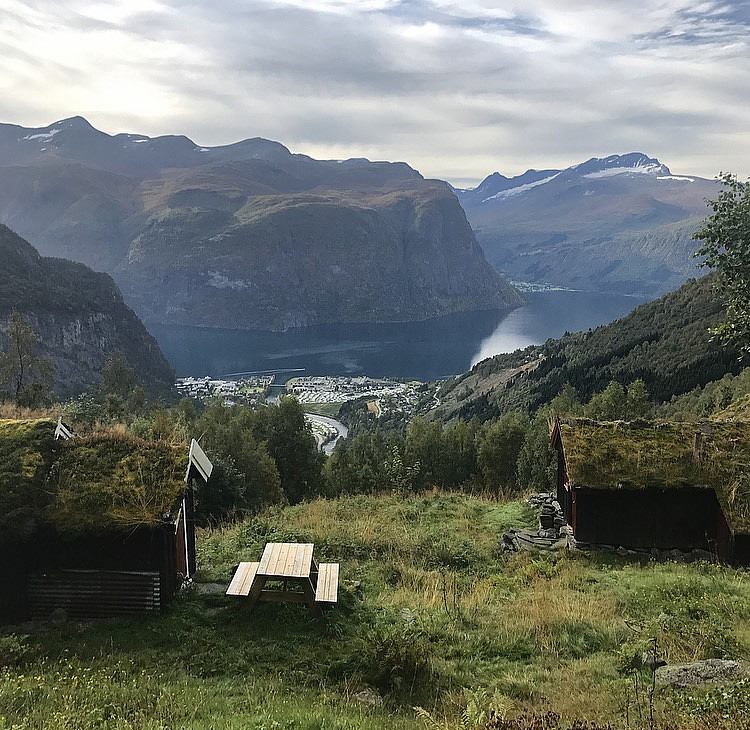 Fra Jamtesætra og Valldal sentrum.