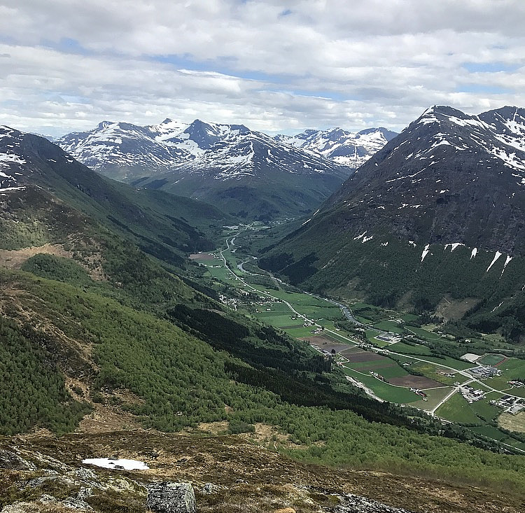 Mot Stordal fra Varden