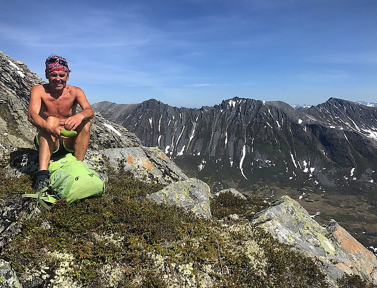 Trolltinden & Svartevasstinden i bakrunnen