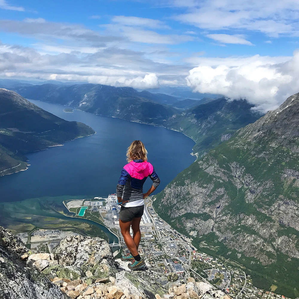 Flott utsikt til Sunndalsøra fra Litlkalken :)