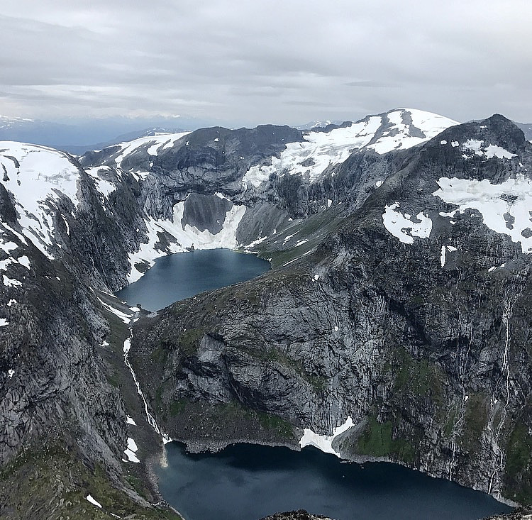 På Hornindalsrokken. Tussa, Hatten, Storhornet & Rokkekjerringa