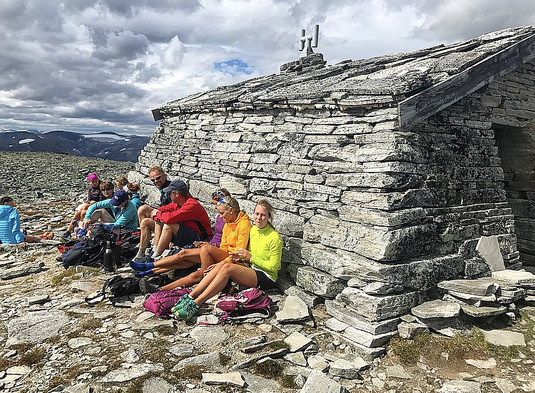 Pause i sola på toppen