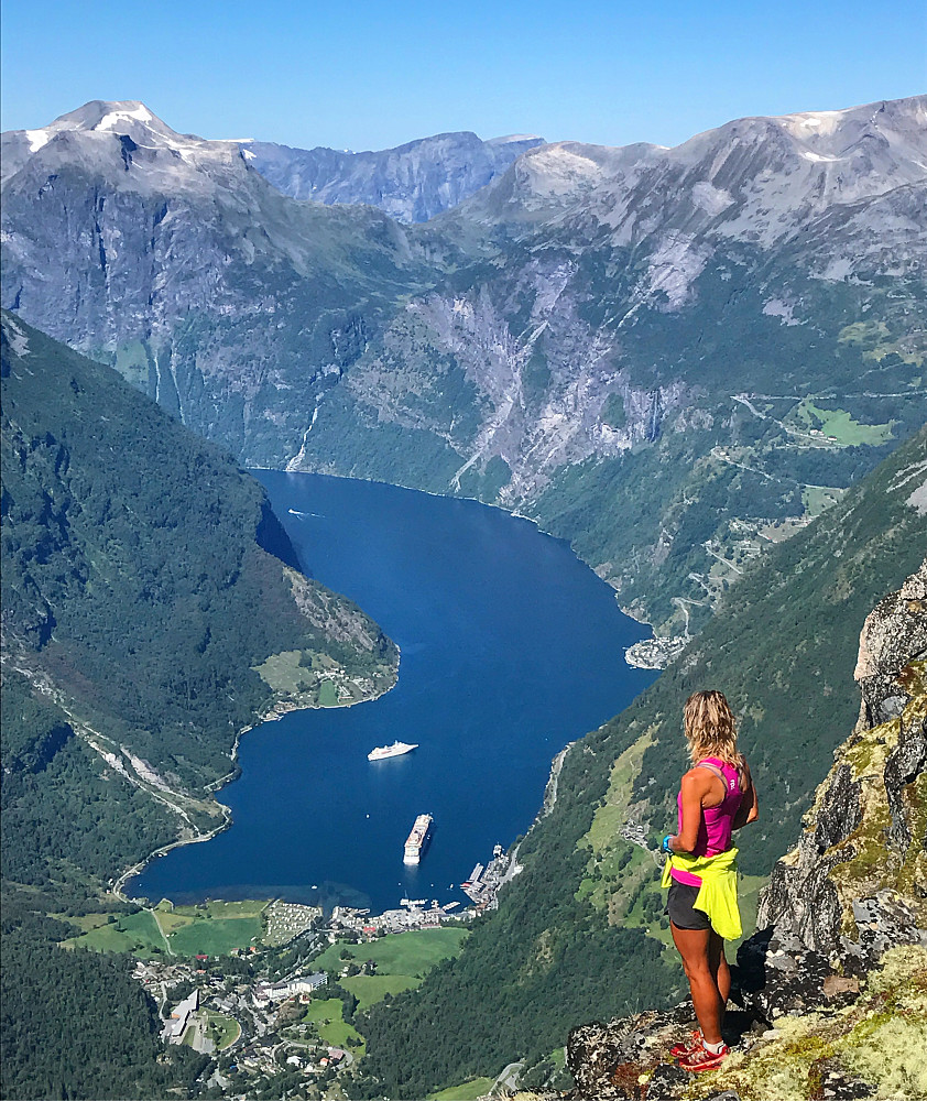 Vakre Geiranger sett fra Vinsåshornet