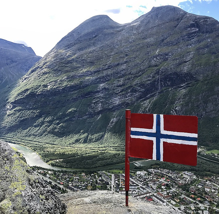 Flaggnuten.
Litjkalken & Sunndalsøra