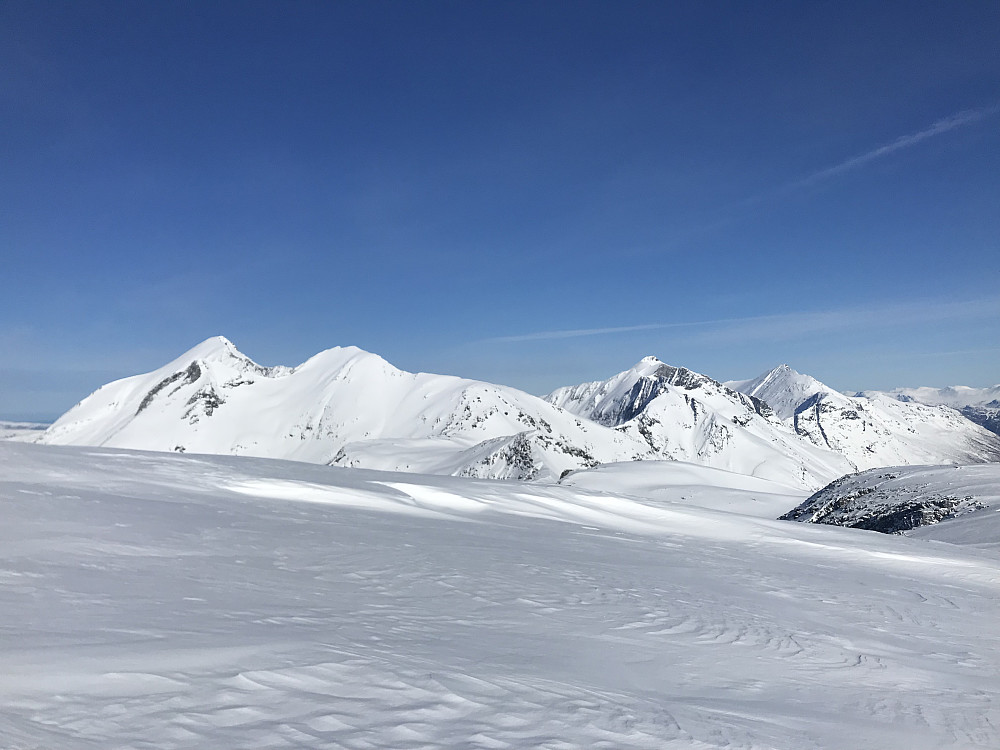 Skjorta, Lijskjorta, Ryssdalsnebba, Skrommelnebba
