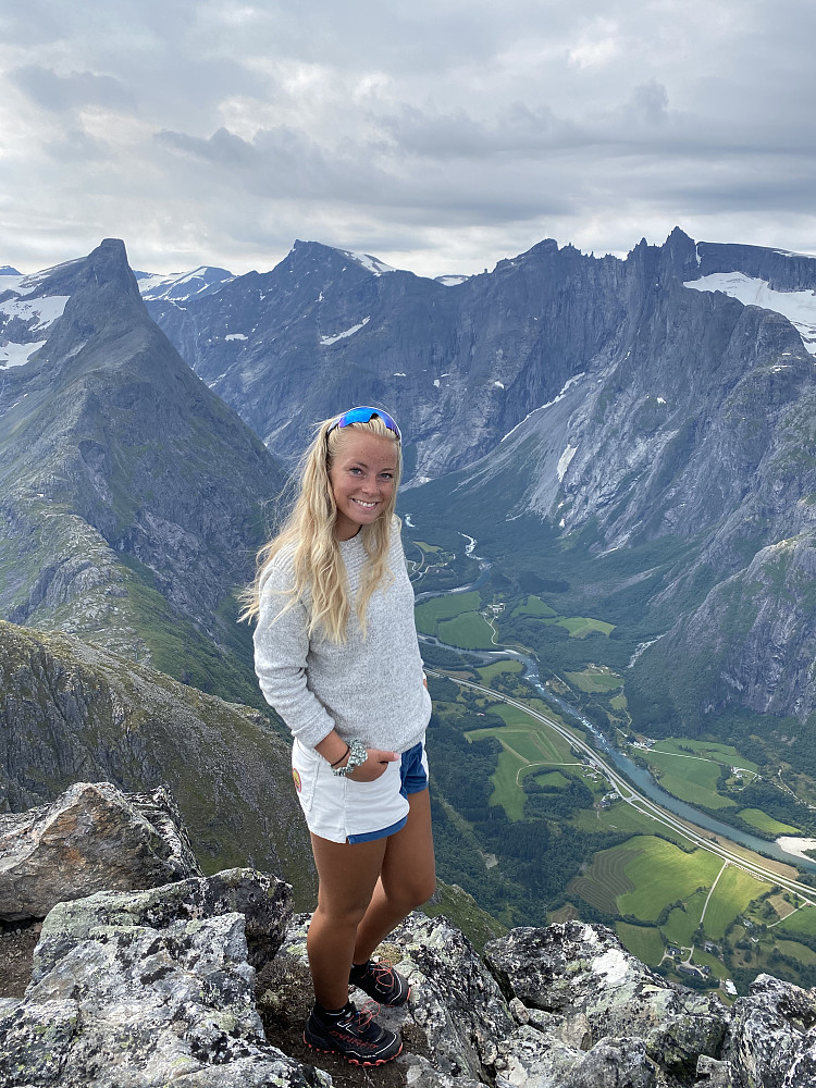 Fornøyd jente