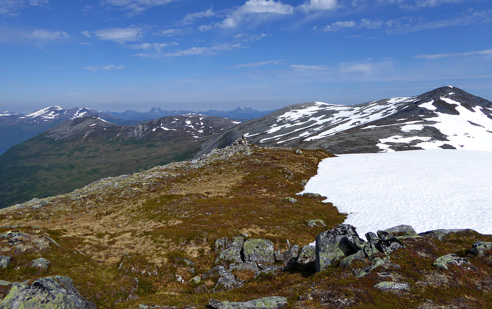 Egga vidare mot Rjuptinden og Dalefjellet.