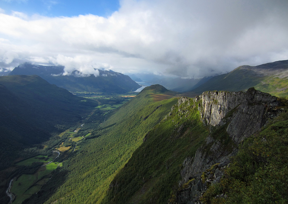Utsikt mot Isfjorden og Åndalsnes.