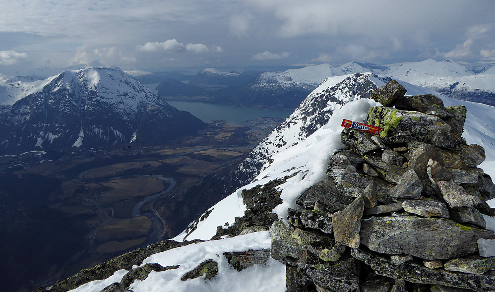 Ned mot Åndalsnes.