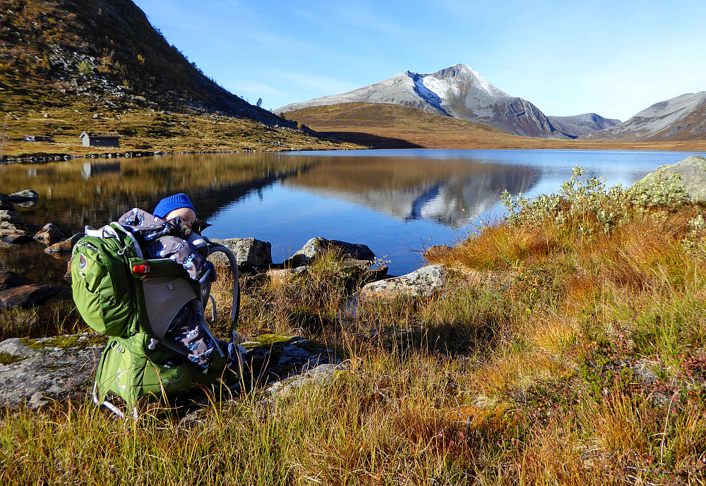 Slitsomt å vere på fjelltur...Smørbottind i bakgrunnen.
