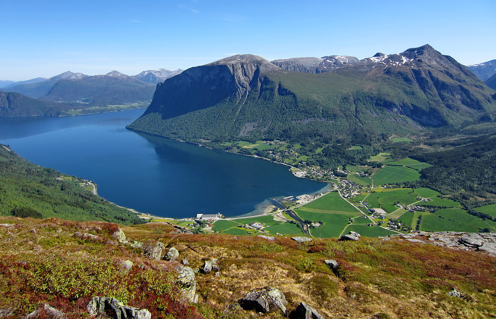 Utsikt frå Nøsa.