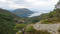 Utsikt fra Skarsnuten mot Fusafjellet og Venjaneset.